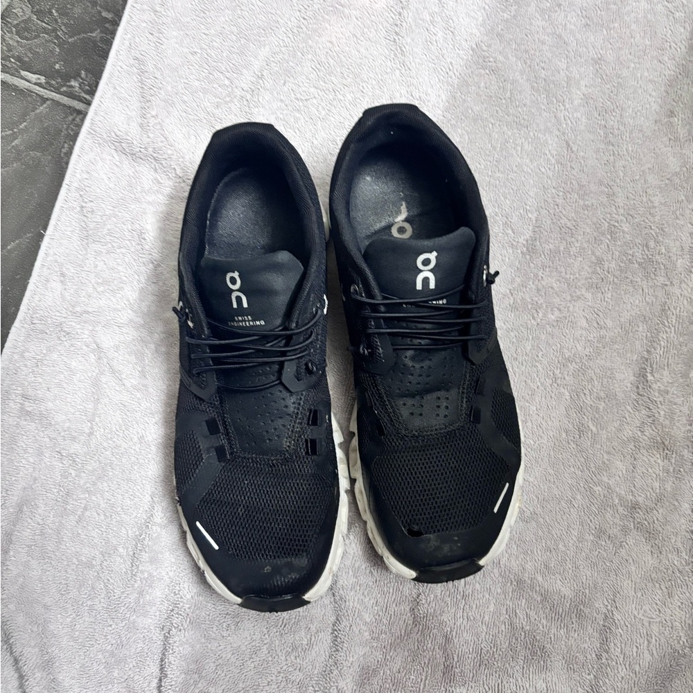 Black On Running Shoes - Picture 3 of 8